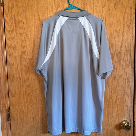Like New ⛳️Greg Norman the Shark gray and white golf polo size XXL⛳️ - Picture 6 of 7